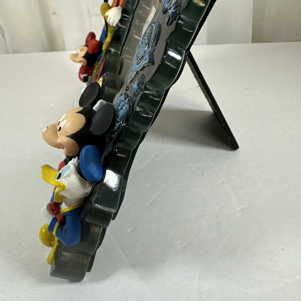 Walt Disney World 3D 2003 Magical Place to Be Picture Frame Vintage 10x7